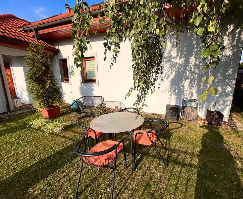 Se Zahradou 20 Minut Do Centra Prahy Apartment *