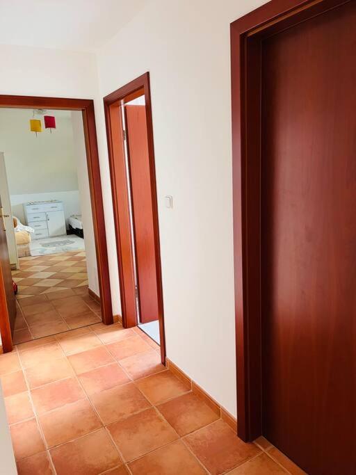 Se Zahradou 20 Minut Do Centra Prahy Apartment Orech